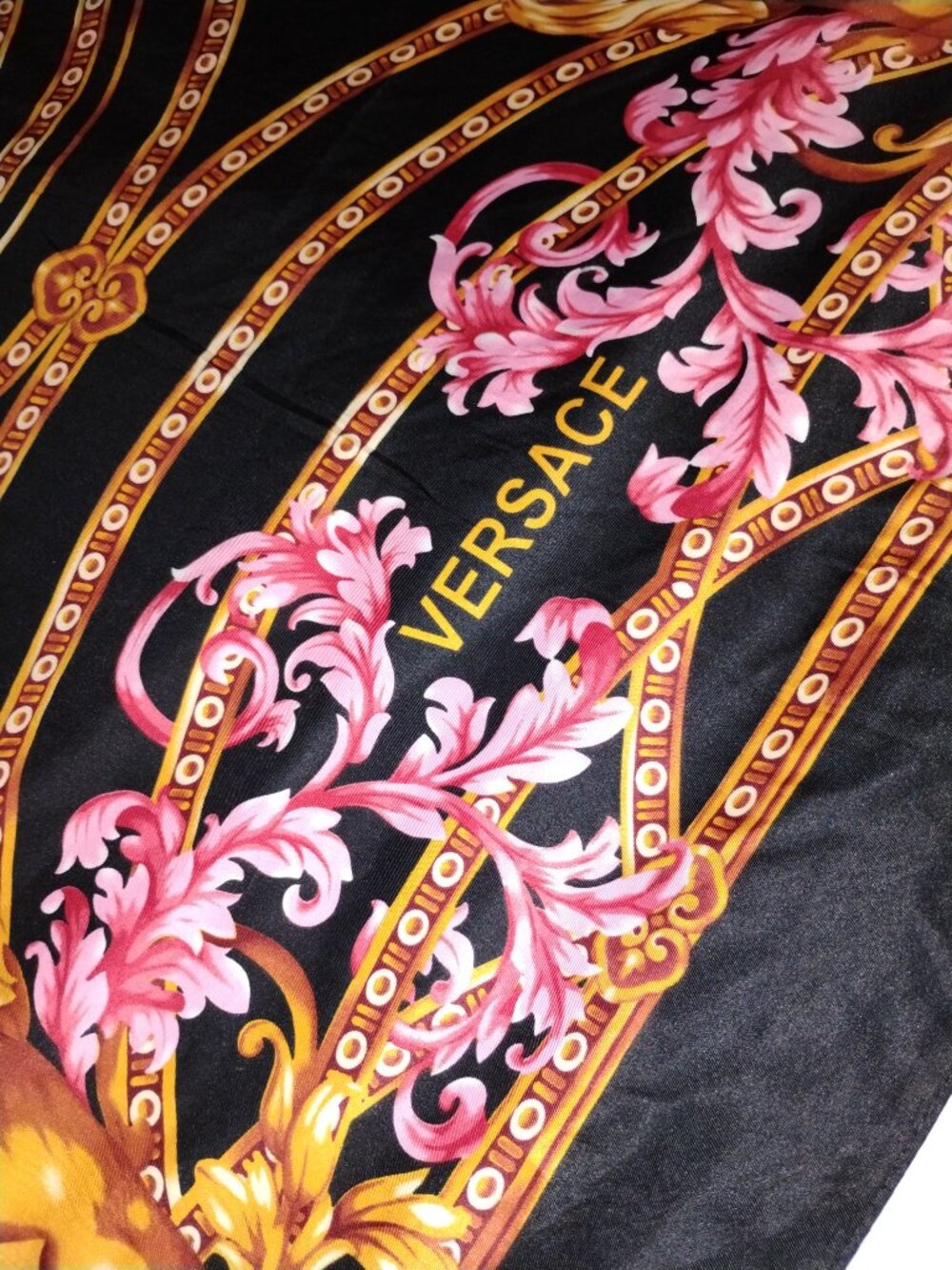 Super cool designer versace scarf! - Picture 5 of 11